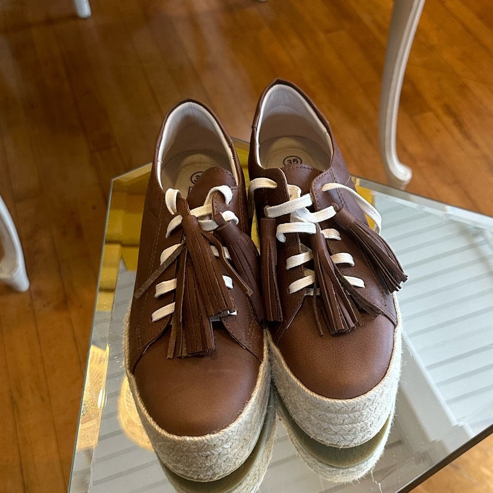 Brown leather comfy platforms.